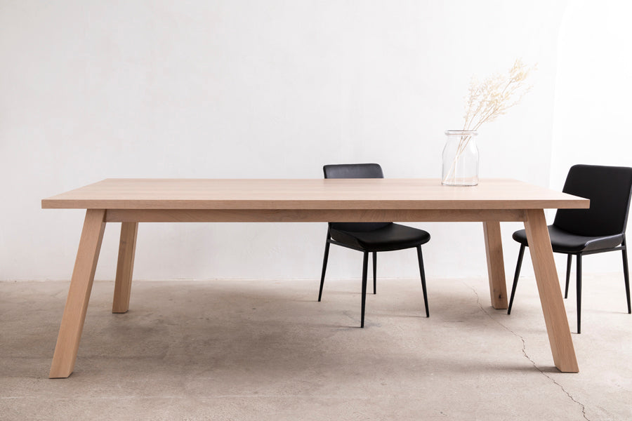 Fyra Dining Table