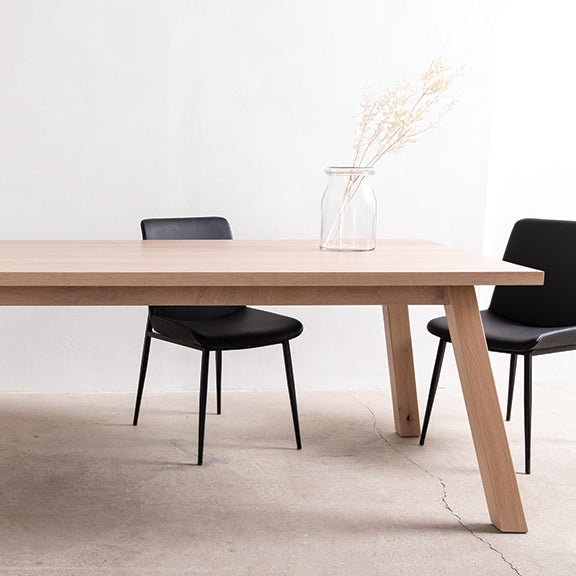 Fyra Dining Table